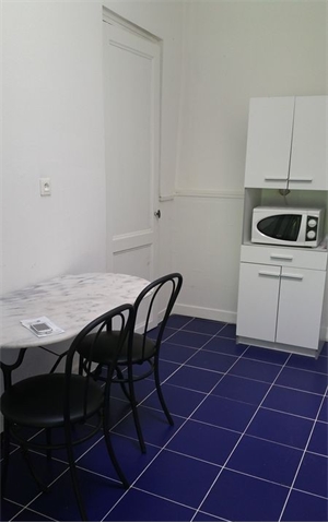 studio à la location -   33500  ARVEYRES, surface 25 m2 location studio - UBI472567568